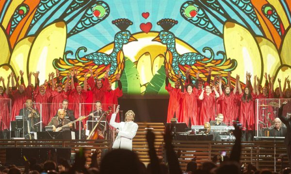 The Augsburg Choir joins Barry Manilow on stage